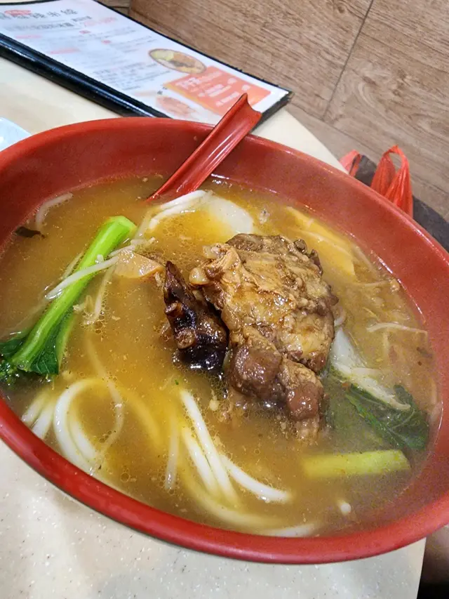 豬軟骨蘿蔔米線酸辣中辣