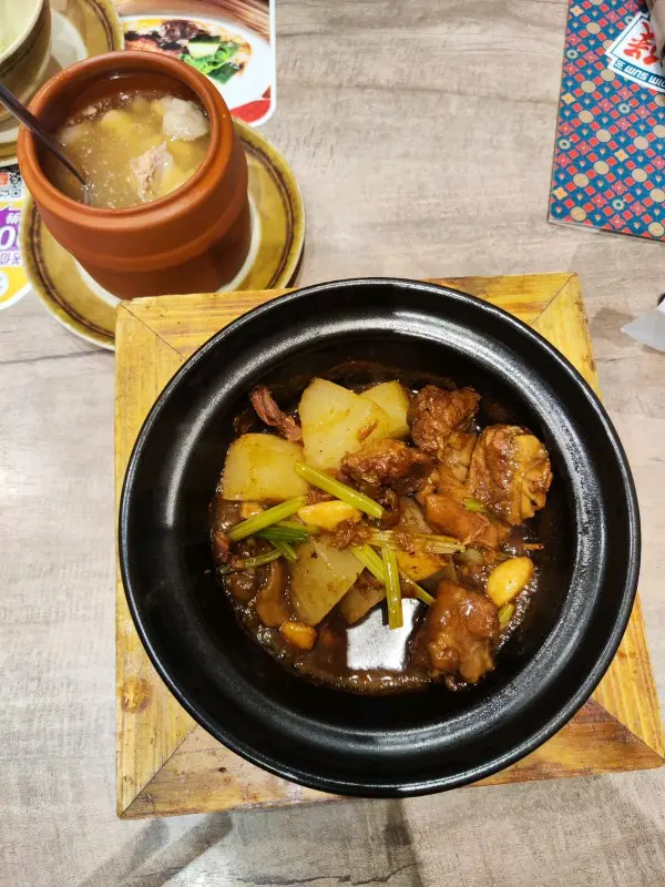 燉湯好足料，牛腩煲好惹味，熱辣辣超正