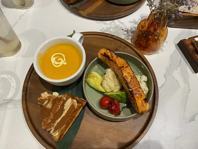 木盤—西京燒三文魚配烤菜