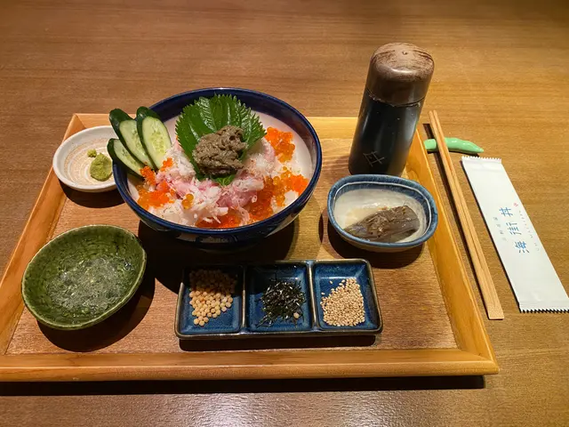吞拿魚蓉蟹丼