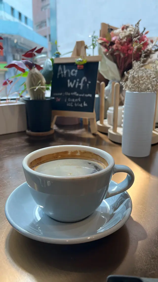 咖啡有微花果香，有點甘無咖