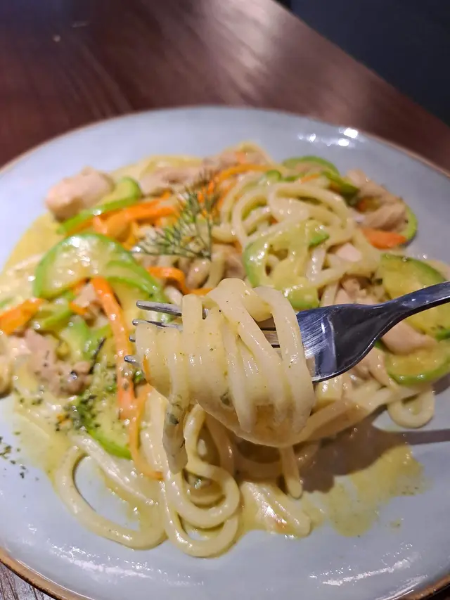 青咖哩雞肉炒烏冬