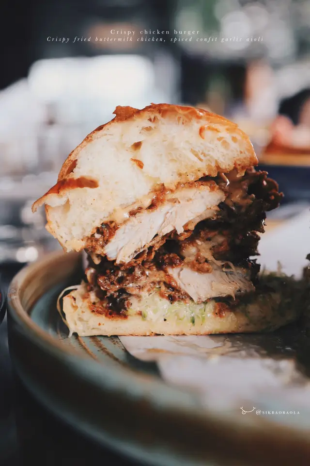 Crispy chicken burger