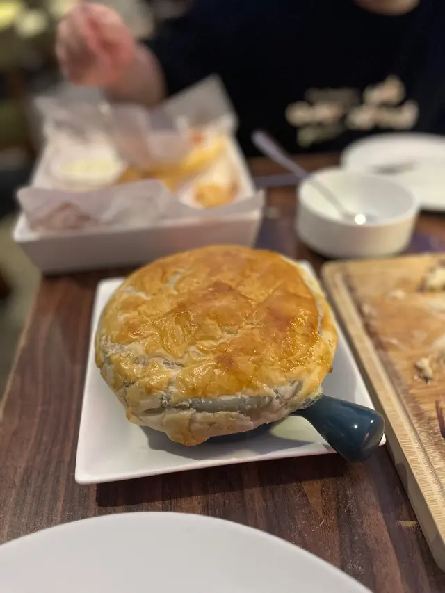 酥皮焗黑松露忌廉海鮮批