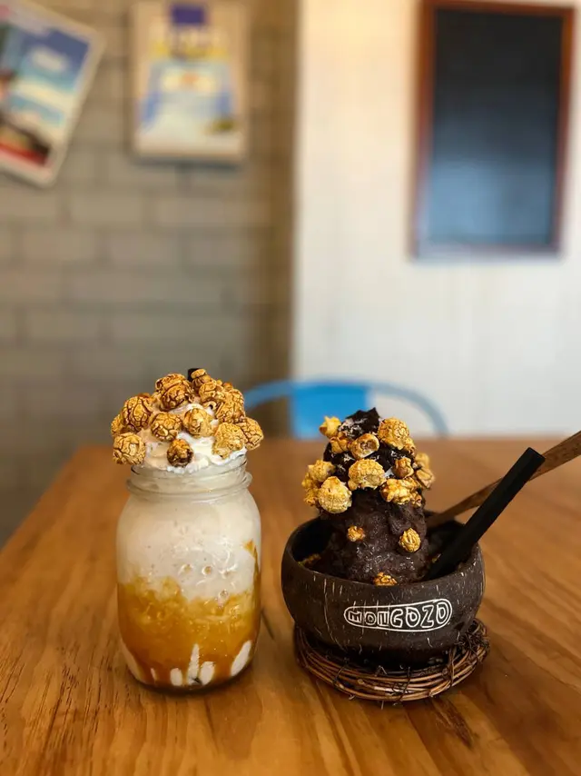 焦糖蜂蜜奶昔 曲奇朱古力奶昔