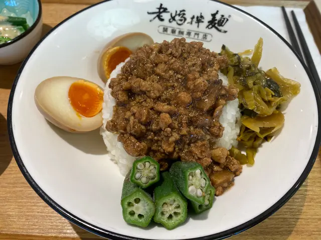 溏心蛋肉燥飯
