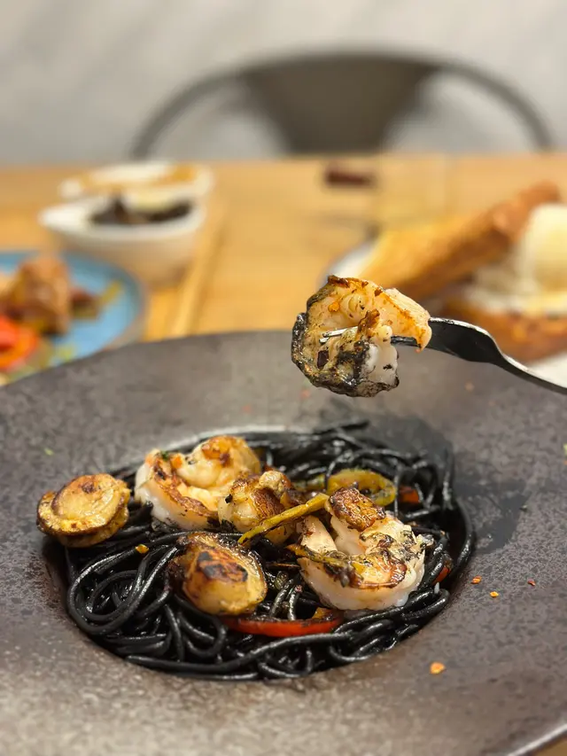 香辣海鮮墨魚汁意粉