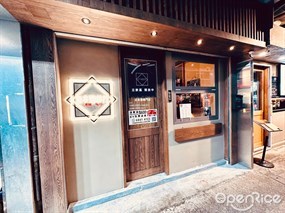 Nipponshu Department 852 Sake Store．Kakuuchi