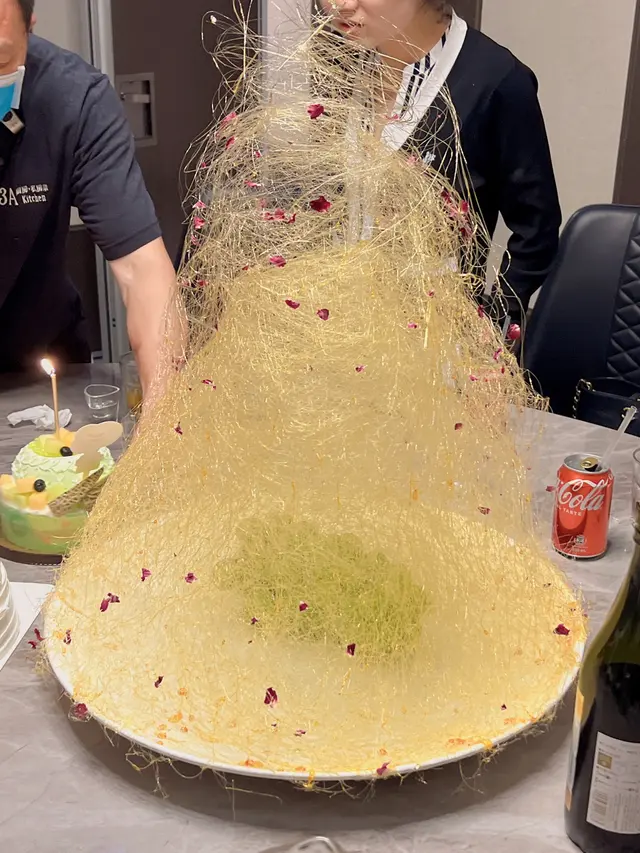 裏面是日本香印提子，加上拔絲有少少甜，兩者絕配，清清甜甜的。