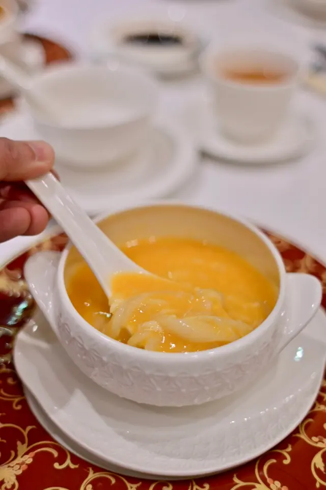 蟹黃蟹肉燴花膠 