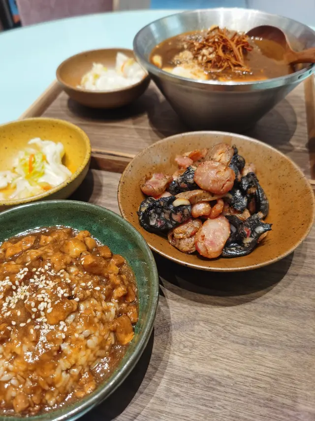 三色台灣香腸便當
