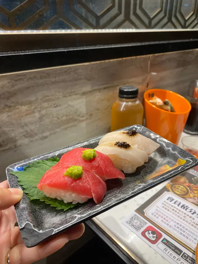 牛油果醬吞拿魚，黑松露劍魚腩