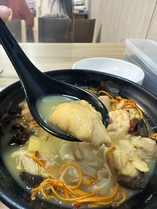 黃酒藥膳雞米線