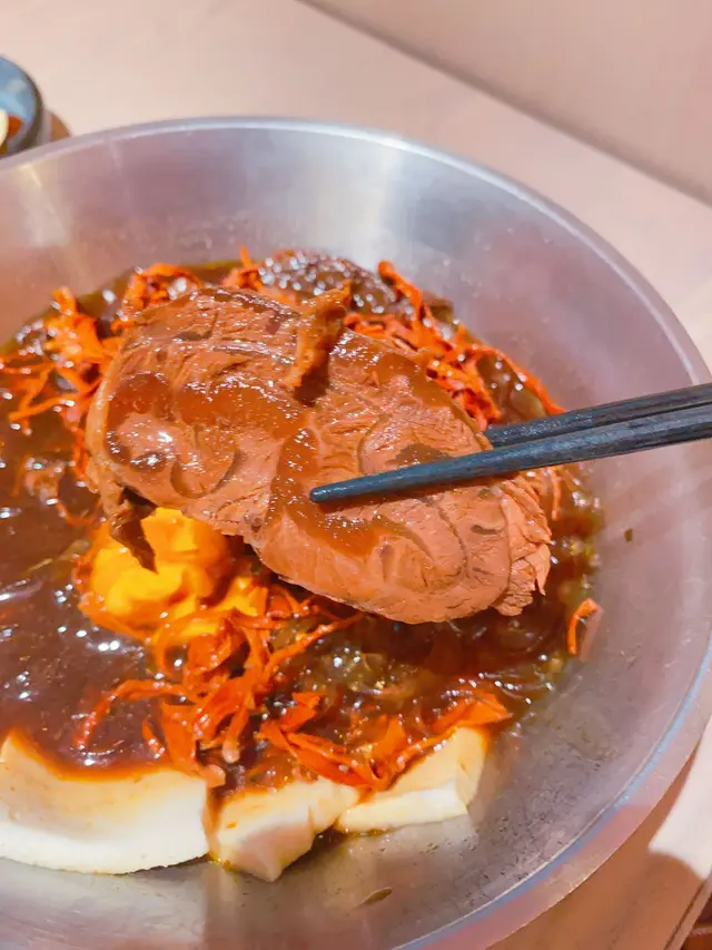 招牌牛肉麵 (牛脂+寬粉絲)