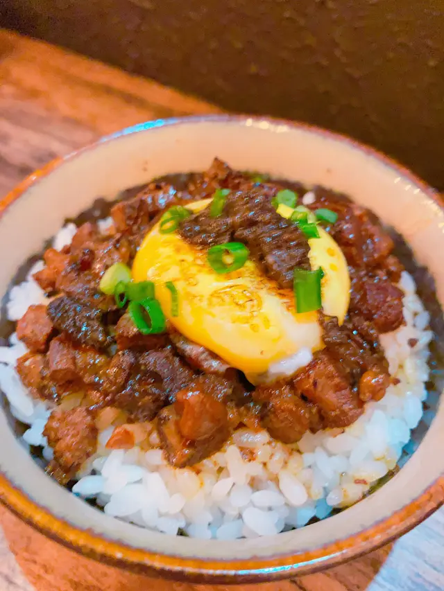 黑松露牛舌滷肉飯