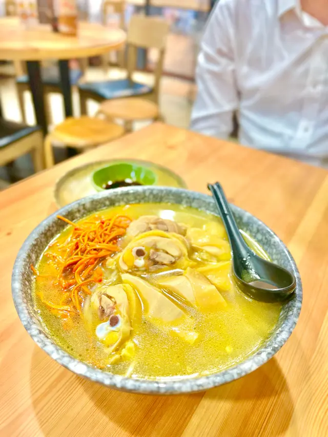 蟲草花雞湯米線