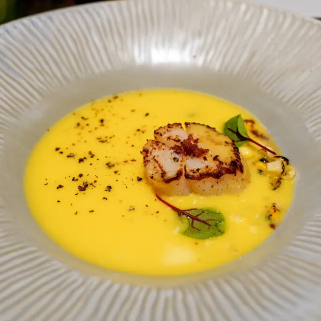 香煎帶子配粟米濃湯