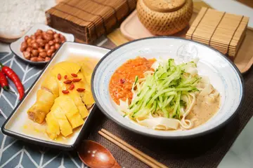 冷拌醉鸡刀削面