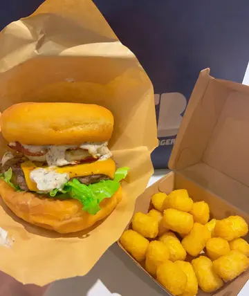 和牛煙肉煎蛋冬甩漢堡（松露醬）