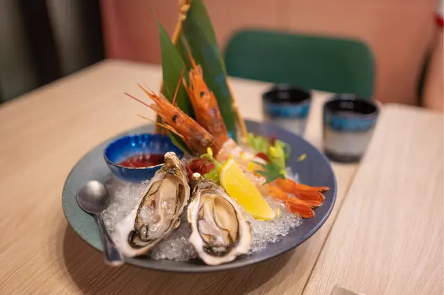 珍寶赤蝦刺身2隻、時令生蠔 2隻