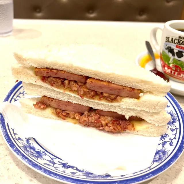 不能錯過足料E2雙拼三文治早餐. 