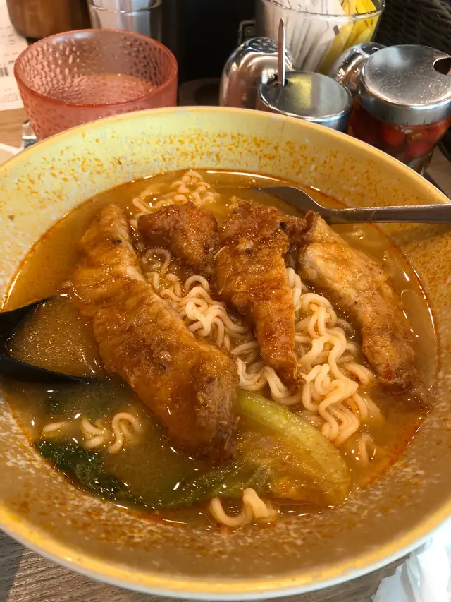 香茅小豬扒冬蔭公公仔麵