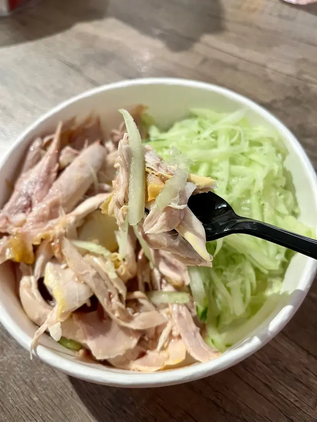 鹹香手撕雞配青瓜