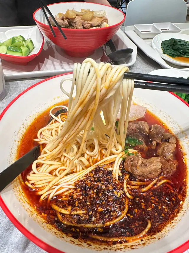 紅腩牛腩拉麵