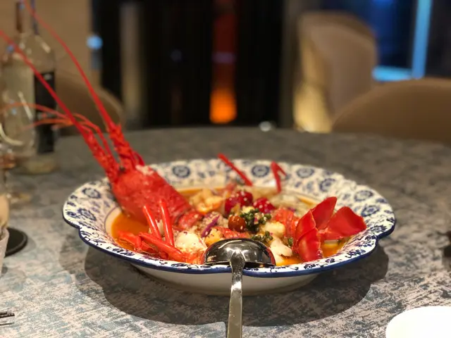 酸湯桂花魚片配西澳龍蝦