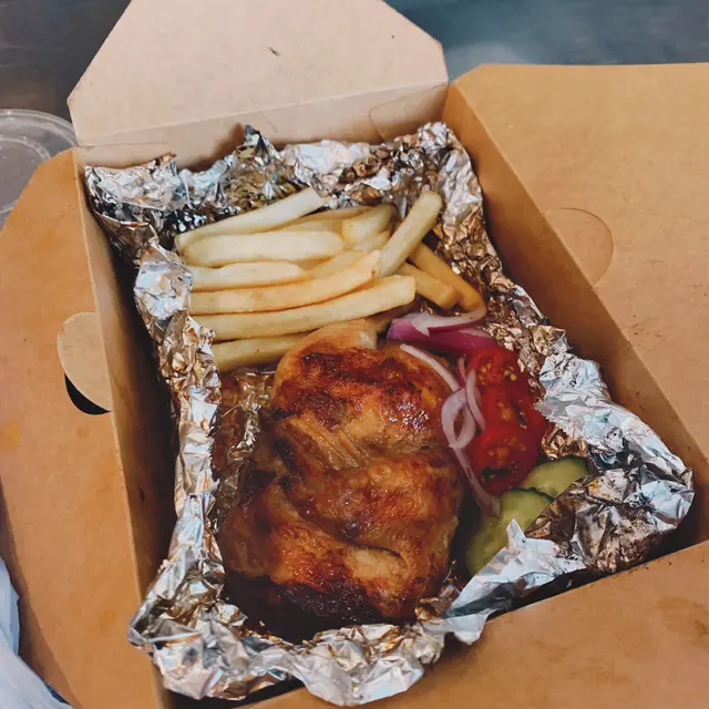 五月皇牌燒春雞1/2隻配薯角