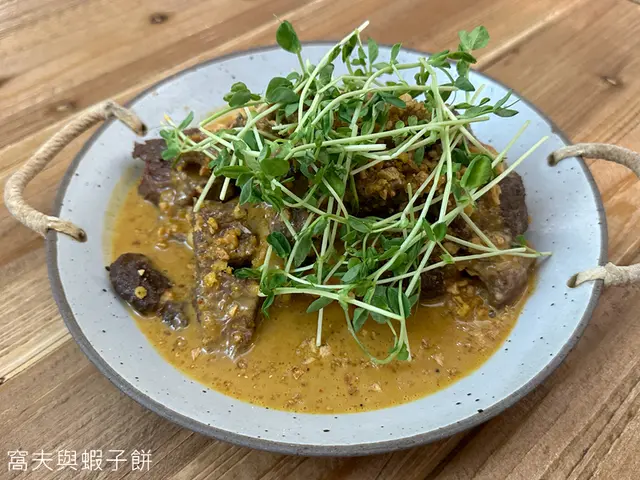 慢煮牛面頰.港式沙嗲汁煎腸粉