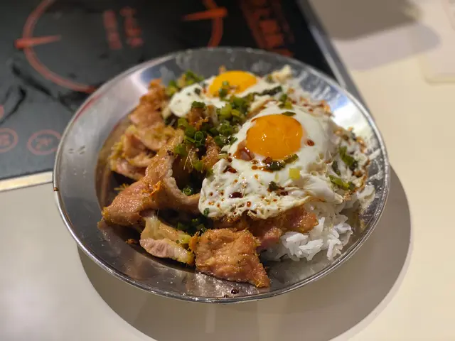 頭抽蔥油豬扒煎雙蛋飯
