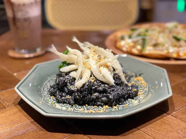 黑到爆炸白飯魚魷魚墨魚滑墨汁飯急口令咩