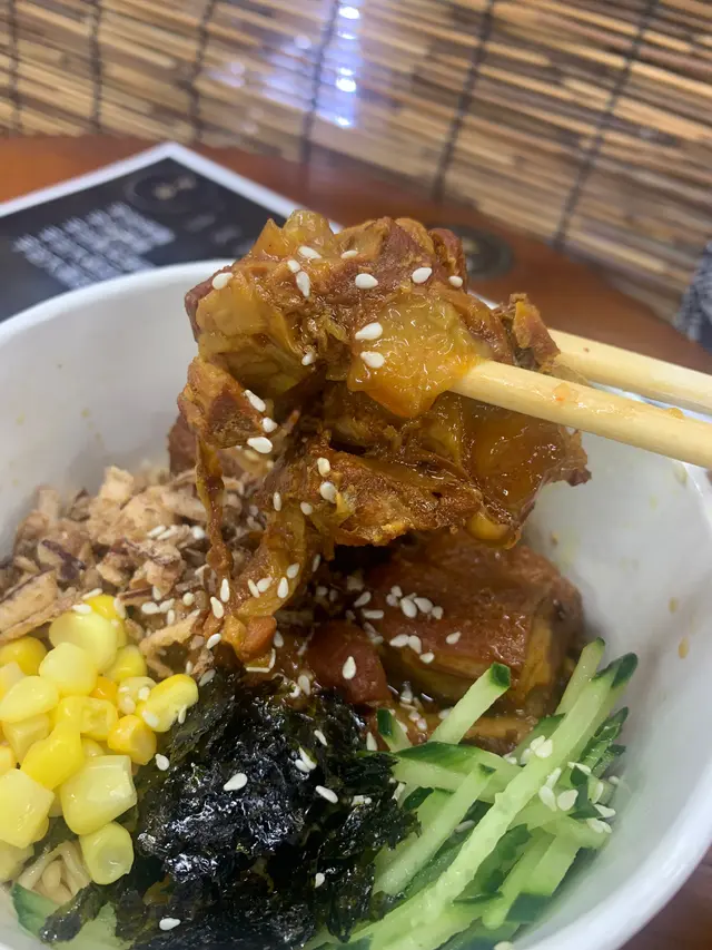 韓國豬軟骨薯仔麵