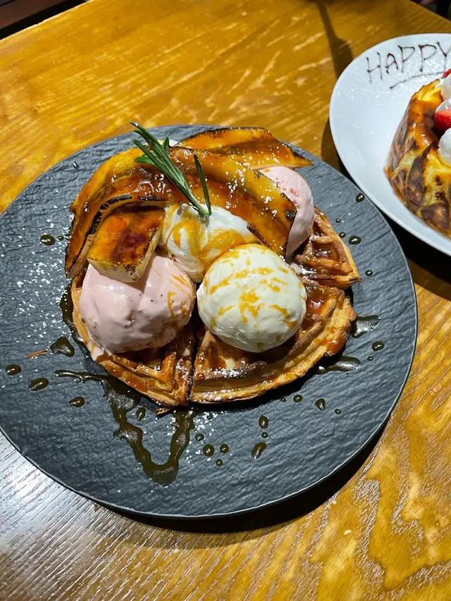 焦糖香蕉窩夫加雪糕