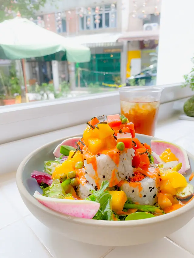 夏日三文魚芒果壽司