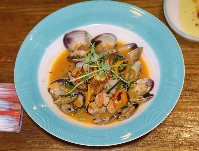 Sautéed vongole 特式白酒香草焗大蜆