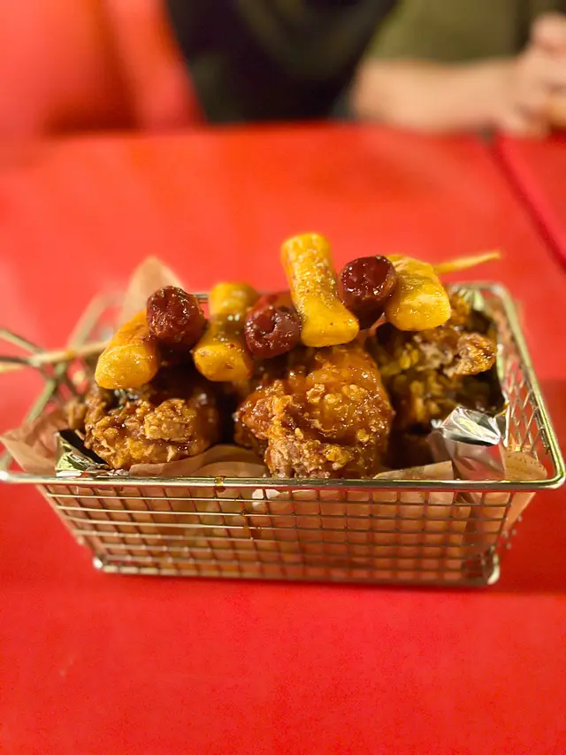 甜辣炸雞+香腸年糕串(半份)