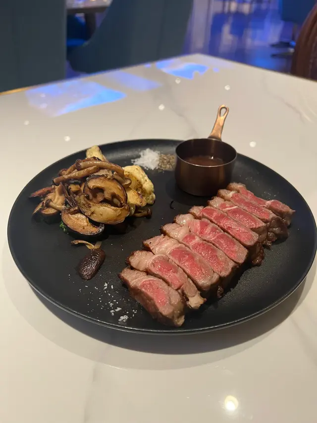 Black Angus Striploin (medium rare)