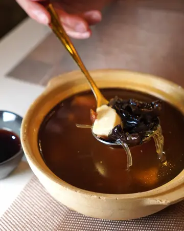 素翅豆腐木耳羹