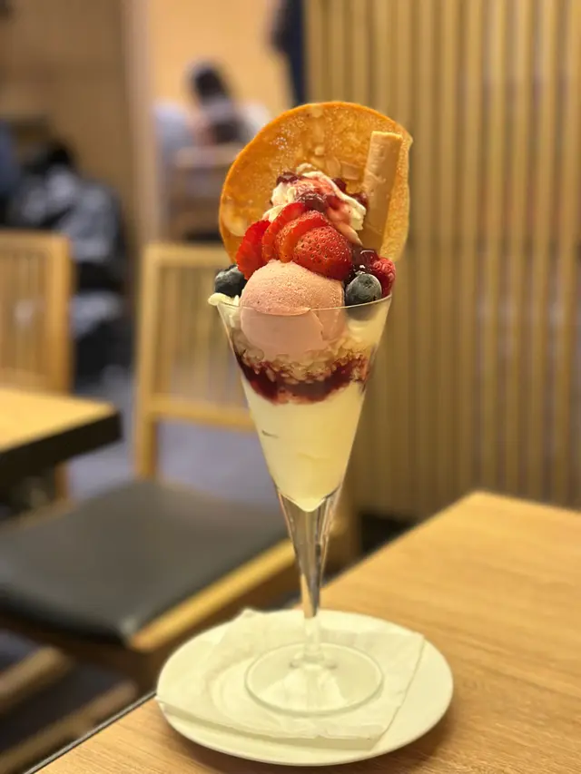 莓家族乳酪芭菲