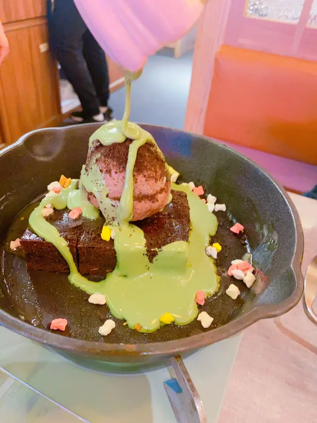 冰火鐵板雪榚布朗尼配抹茶焦糖奶蓋