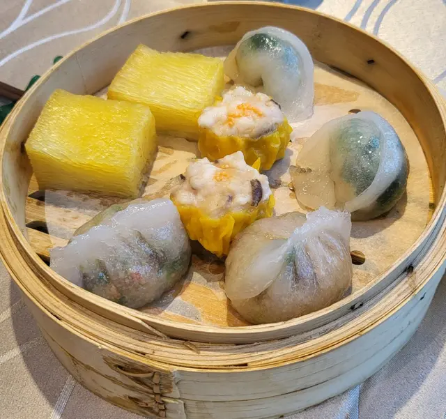 燒賣、菜苗餃、潮州粉果、黃金糕 各2件