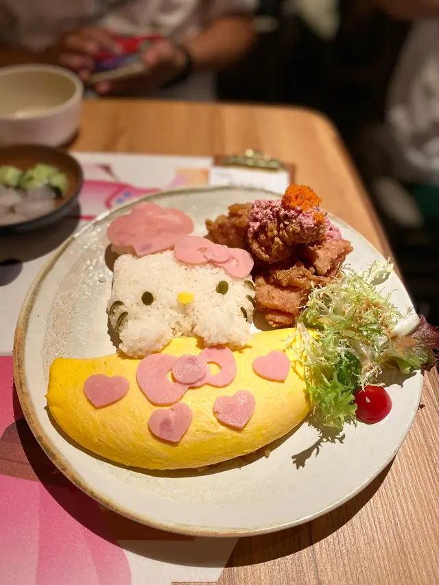 火龍果醬炸雞蛋包飯