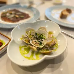 Mania clams