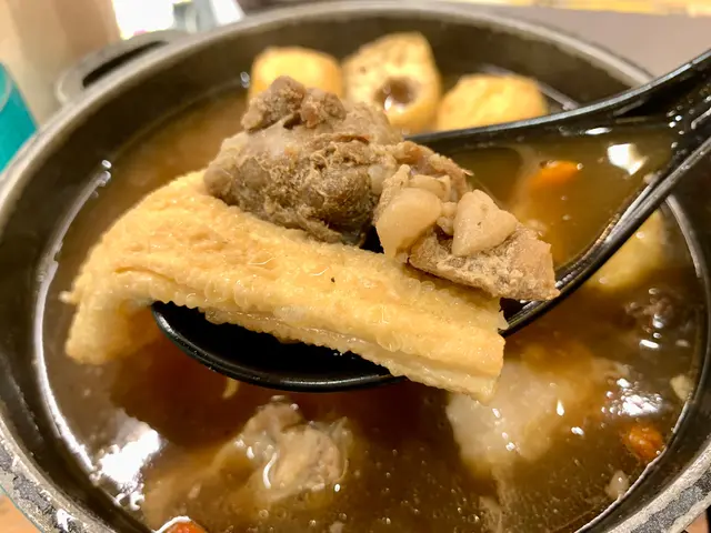 皇帝骨肉骨茶