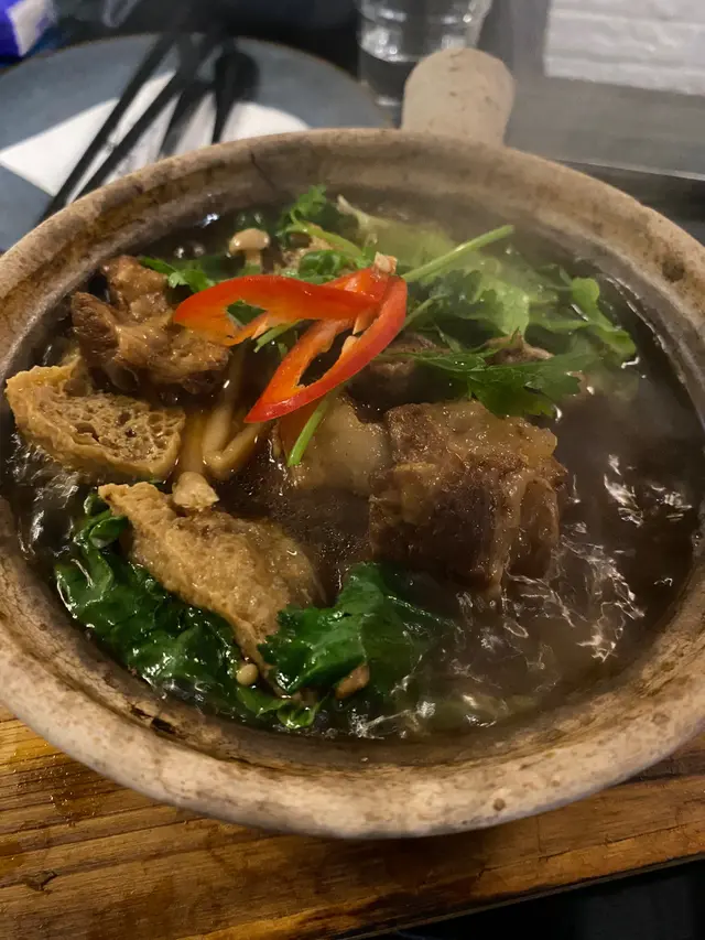 火熱砂窩香濃肉骨茶