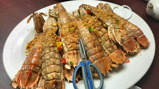 巨型椒鹽瀨尿蝦皇