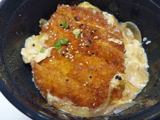 滑蛋吉列豬扒丼