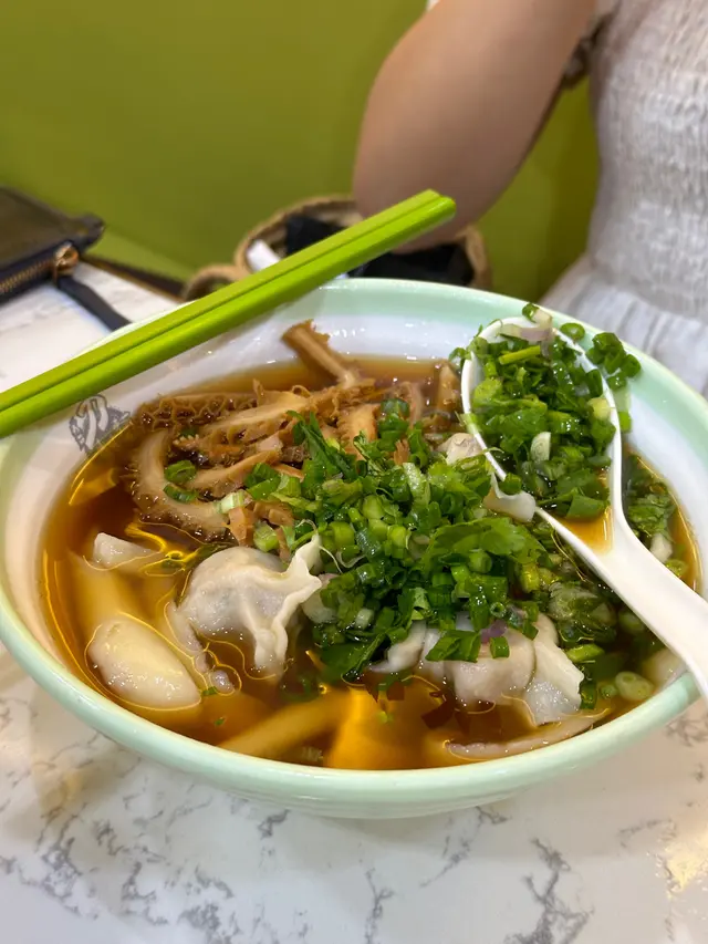 金錢肚雲吞刀削麵